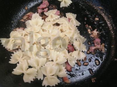 Farfalle su grybais ir bekonu Žingsnis 7