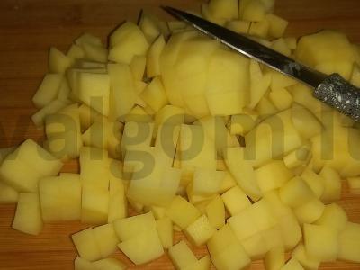 Sriuba su meatballs ir žolelėmis Žingsnis 1