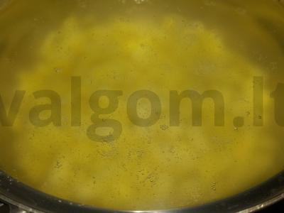 Sriuba su meatballs ir žolelėmis Žingsnis 2