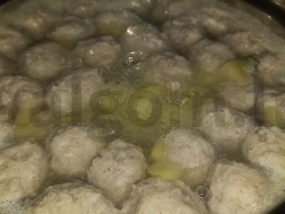 Sriuba su meatballs ir žolelėmis Žingsnis 5