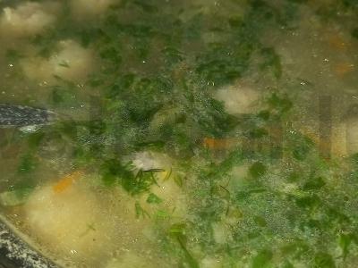 Sriuba su meatballs ir žolelėmis Žingsnis 9