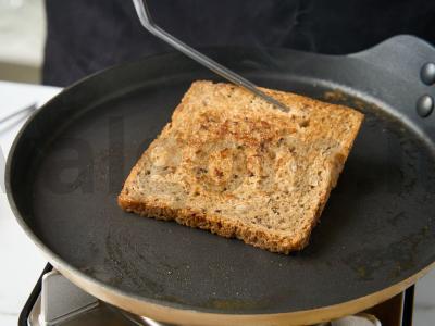 Brioche tostai su kepta kriauše ir kamamberu Žingsnis 4