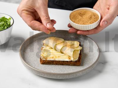 Brioche tostai su kepta kriauše ir kamamberu Žingsnis 7