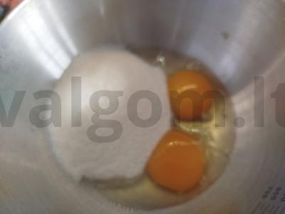 Obuolių šarlotė su grietine Žingsnis 1