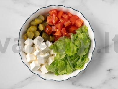 Aiškus daržovių salotas su brynza Žingsnis 11