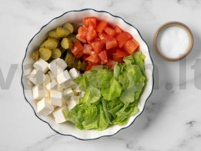 Aiškus daržovių salotas su brynza Žingsnis 13