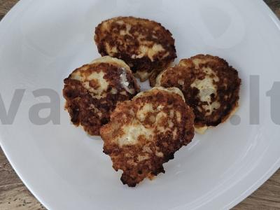 Varškės sūreliai su saldžiuoju kondensuotu pienu desertui Žingsnis 8