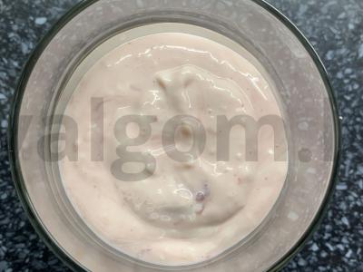 Desertas iš kivio, varškės, kokosų drožlių ir sausainių Žingsnis 4