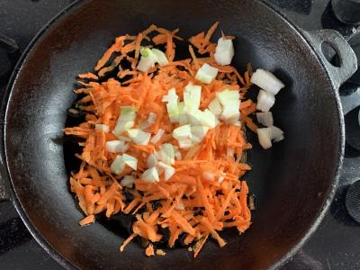 Borsčas su šviežia ir rauginta kopūstais pietums Žingsnis 2