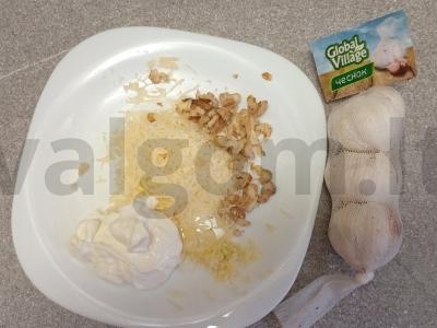 Kepti baklažanai su geltonu pomidoru, sūriu ir graikiniais riešutais Žingsnis 5