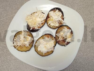 Kepti baklažanai su geltonu pomidoru, sūriu ir graikiniais riešutais Žingsnis 6