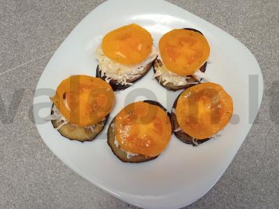 Kepti baklažanai su geltonu pomidoru, sūriu ir graikiniais riešutais Žingsnis 7