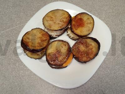 Kepti baklažanai su geltonu pomidoru, sūriu ir graikiniais riešutais Žingsnis 8