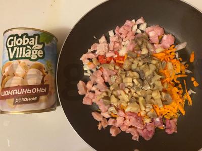 Patiekalas „Raudonos valtėlės“ su kiauliena, grybais ir daržovėmis Žingsnis 5