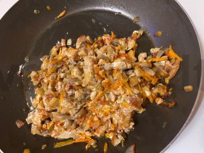 Patiekalas „Raudonos valtėlės“ su kiauliena, grybais ir daržovėmis Žingsnis 8