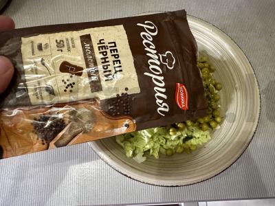 Salotos su Pekino kopūstu ir žaliais žirneliais Žingsnis 4