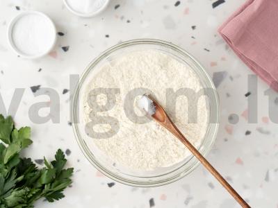 Smulkus pyragas su grybais, kumpiu ir sūriu Žingsnis 1