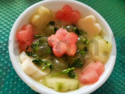 Gėlių salotos su arbūzu ir sūriu pagrindine nuotrauka