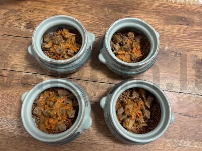 Grikių košė su jautiena puodukuose Žingsnis 5