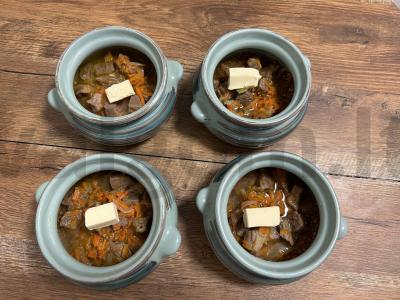 Grikių košė su jautiena puodukuose Žingsnis 7