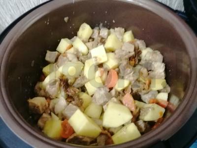 Kepinys su kiauliena ir grybais lėtoje viryklėje Žingsnis 6