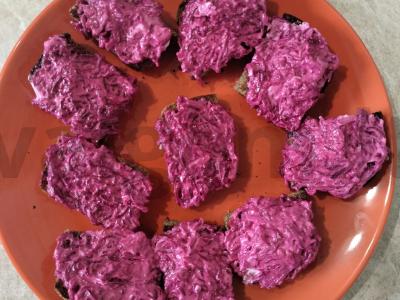 Ryškūs sumuštiniai su silke ir burokėliais Žingsnis 3