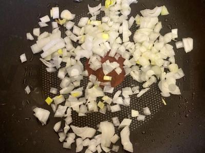 Farfalle pomidorų-česnako padaže su žolelėmis Žingsnis 4