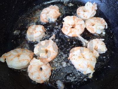 Poke su krevetėmis, konservuotais persikais ir jalapeño Žingsnis 2