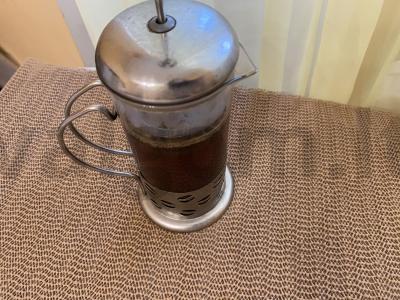 Kvapnus juodas kava su cukraus pudra ir muskato riešutu Žingsnis 2