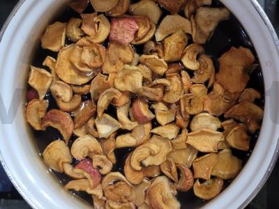 Vyšnių kompotas su džiovintais obuoliais ir ruduoju cukrumi Žingsnis 2