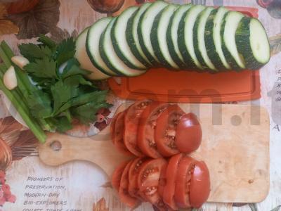 Švelnūs kepti cukinijos su aštriu rūgštumu Žingsnis 1