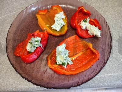 Keptas paprikos užkandis su kreminio sūrio įdaru Žingsnis 4