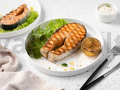 Keptas lašišos steikas pagrindine nuotrauka