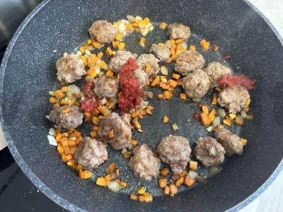 Penne su mėsos kukuliais pomidorų padaže Žingsnis 3