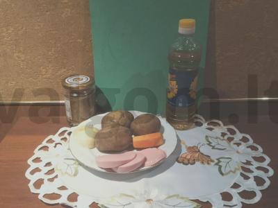 Bulvės su dešra ir daržovėmis Žingsnis 1