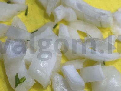 Daržovių salotos su saulėgrąžų sėklomis Žingsnis 2