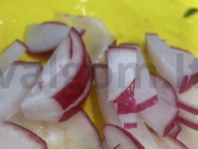 Daržovių salotos su saulėgrąžų sėklomis Žingsnis 4