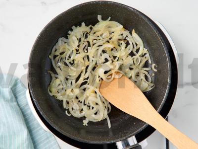 Svogūnų sriuba-pyragas su morkomis Žingsnis 2