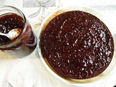 Tortas su kremu ir džemu iš paruoštų biskvitinių korpusų Žingsnis 1