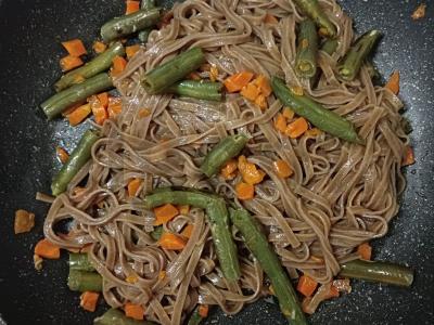 Grikių makaronai su pupelėmis Žingsnis 5