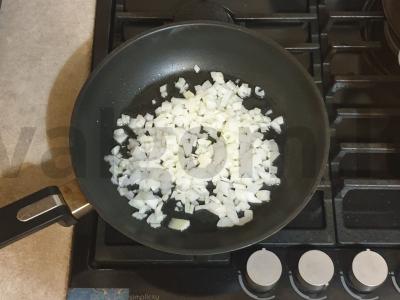 Bakonas su daržovėmis ir pomidorų padažu Žingsnis 1