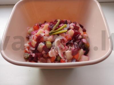 Vinegretas su raudonaisiais pupelėmis pagrindine nuotrauka