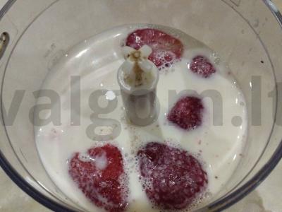 Prabangus braškių kokteilis su jogurtu Žingsnis 2