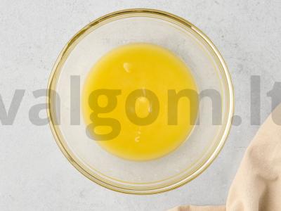 Pilno grūdo miltų blynai su braškėmis grietinėje Žingsnis 1