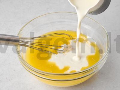 Pilno grūdo miltų blynai su braškėmis grietinėje Žingsnis 4