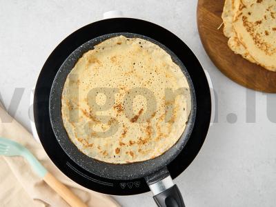 Pilno grūdo miltų blynai su braškėmis grietinėje Žingsnis 5