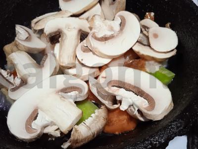 Kuskusas su daržovėmis, pievagrybiais ir vištiena Žingsnis 3