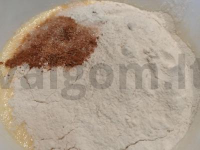 Nuostabus datulių pyragas Žingsnis 5