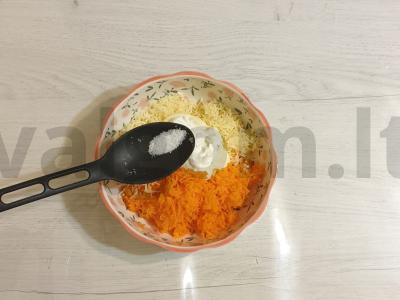 Morkų ir sūrio salotas per 10 minučių Žingsnis 4