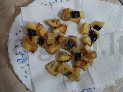 Salotas „Lazzat“ su baklažanais ir kalendra Žingsnis 3